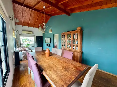Casa en Alquiler con 1 cochera