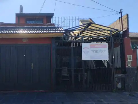 2 Viviendas con cochera + Galpón - Villa Ballester