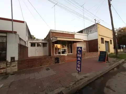 VENTA CASA CON LOCAL CENTRO LUJAN