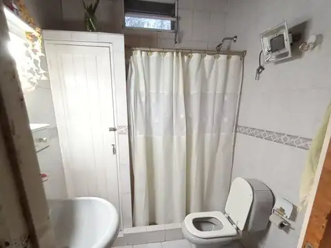 VENTA CASA CON LOCAL CENTRO LUJAN