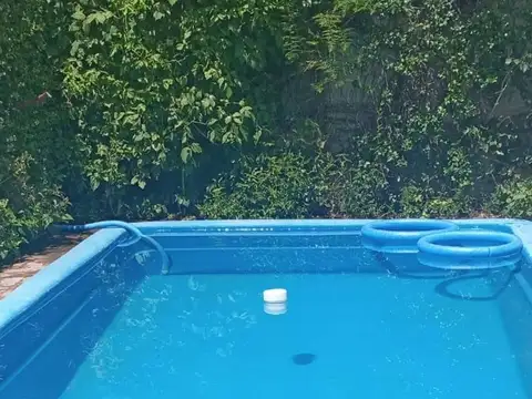 VENTA CASA CON PILETA Y QUINCHO EN MORENO