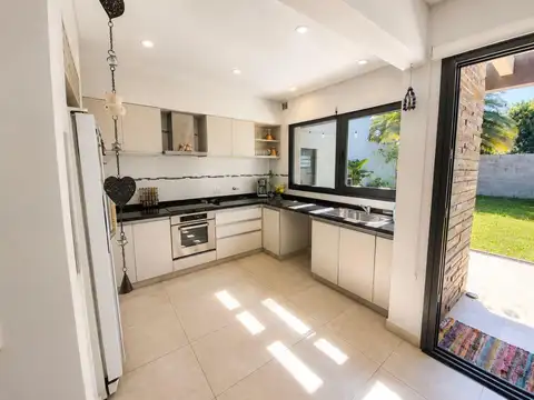 Casa en Venta en Temperley, USD 385.000