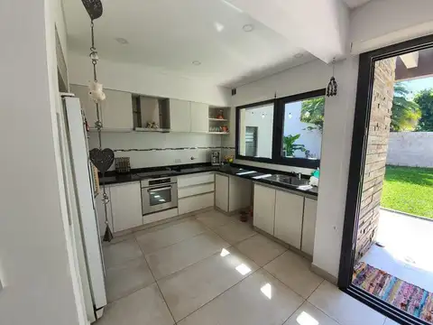 Casa en Venta en Temperley, USD 385.000