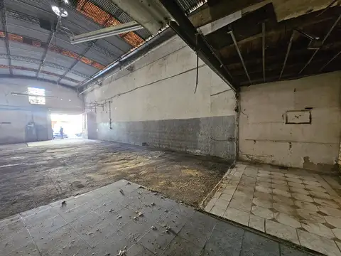 Terrero/Galpon en venta en Flores.