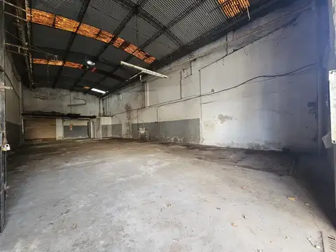 Terrero/Galpon en venta en Flores.