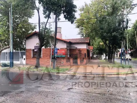 Venta de casa 3 ambientes refaccionada a nueva con posibilidad de cochera APTA CREDITO