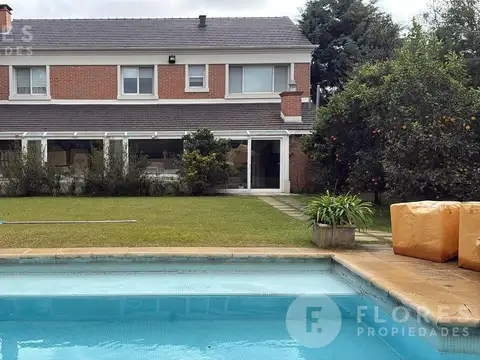 Casa en venta de 6 ambientes, 4 dormitorios, 3 banos, La Lomada de Pilar - Pilar