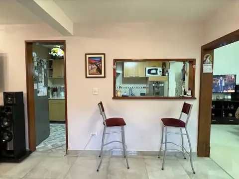 Casa 5 ambientes con 3 baños