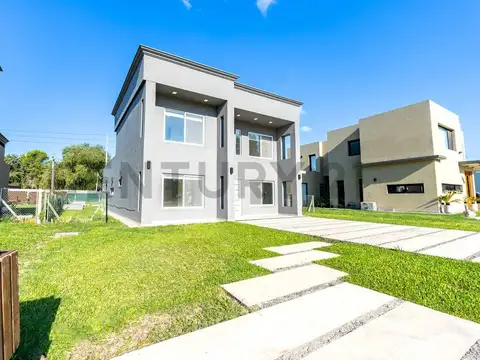 VENTA CASA 4 AMBIENTES EN BARRIO CERRADO ÁLVAREZ DEL BOSQUE – MORENO