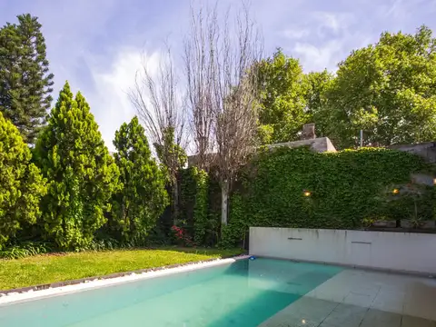 VENTA/PERMUTA - Casa tres dormitorios, cocheras, parque y piscina en Echesortu - Rosario