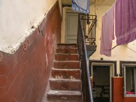 Casa con dos entradas. PB, 1ERO 2DO PISO - 505m² - Monserrat - Hotel familiar,Lote propio