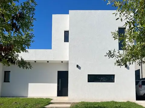 Casa en Venta en Pilar del Este - Santa Lucia, Countries y Barrios Cerrados en Pilar