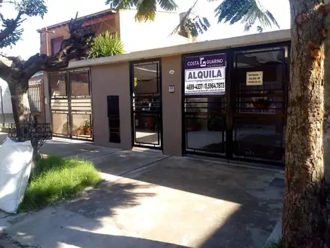 Excelente PH de 3 ambientes por pasillo con 2 patios y cochera