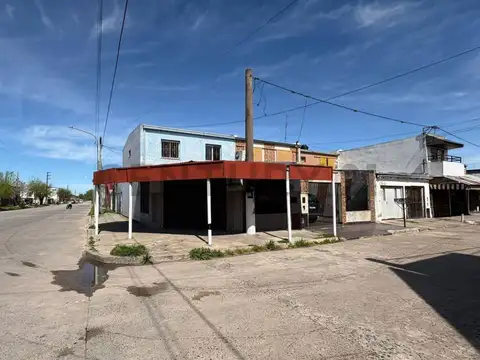 Casa con Local al Frente en Venta en Berisso