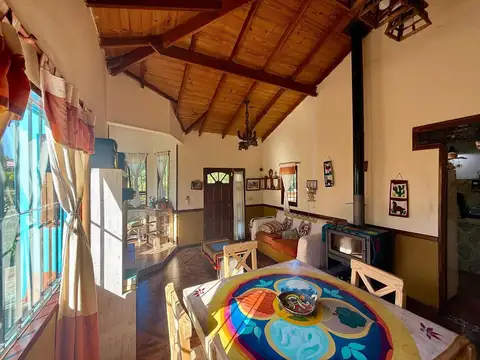 Casa 4 ambientes con 2 baños