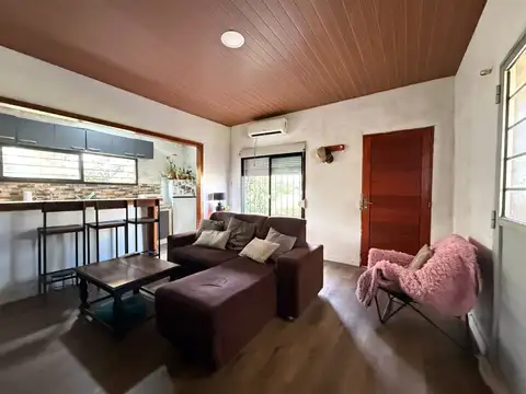 Casa 5 ambientes con 2 baños
