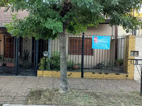 Casa en venta en Villa Adelina sobre Lote 8.66x35.50