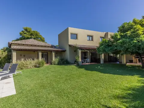 Casa en venta en  Las Liebres, 4 cuartos, gran family. Dependencia. Piscina.