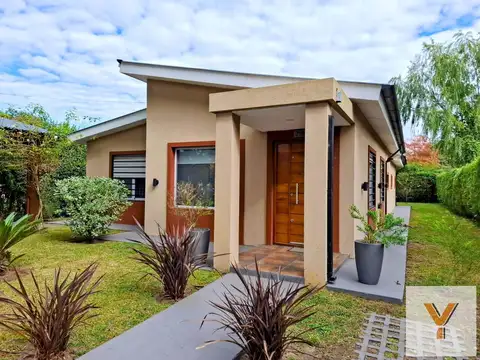 Casa en venta - 2 Dormitorios 2 Baños - San Bernardo Del Tuyu