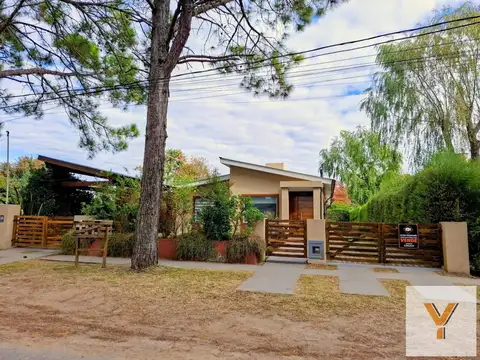 Casa en venta - 2 Dormitorios 2 Baños - San Bernardo Del Tuyu