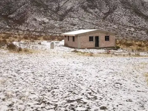 SE VENDE LINDA CABAÑA A ESTRENAR EN LAS VEGAS .-