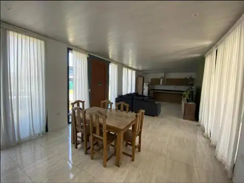 Casa 5 ambientes con 3 baños