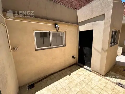 Alquiler Departamento  PH 2 ambientes, con patio, sin expensas! Excelente Ubicación Quilmes Centro