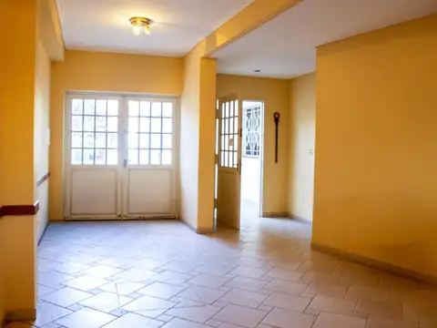 Casa 6 ambientes con 4 baños