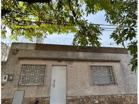 Casa al frente de 1 dormitorio en alquiler