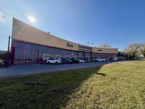 Local comercial con amplio frente a acceso oeste en alquiler