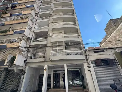 Ventilación Cruzada - Impecable - Escritura