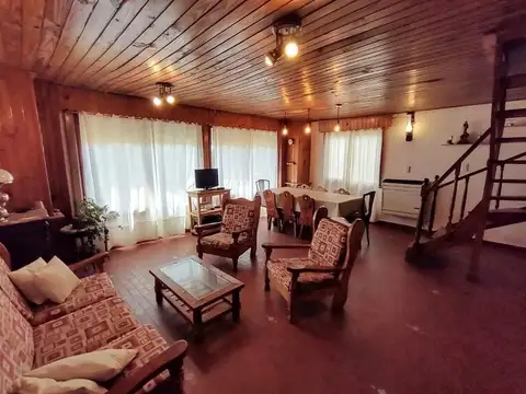Casa en venta, 5 ambientes a reciclar, Villa Gesell, excelente ubicación