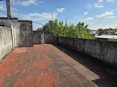 2 AMBIENTES A REFACCIONAR. PRIMER PISO POR ESCALERA
