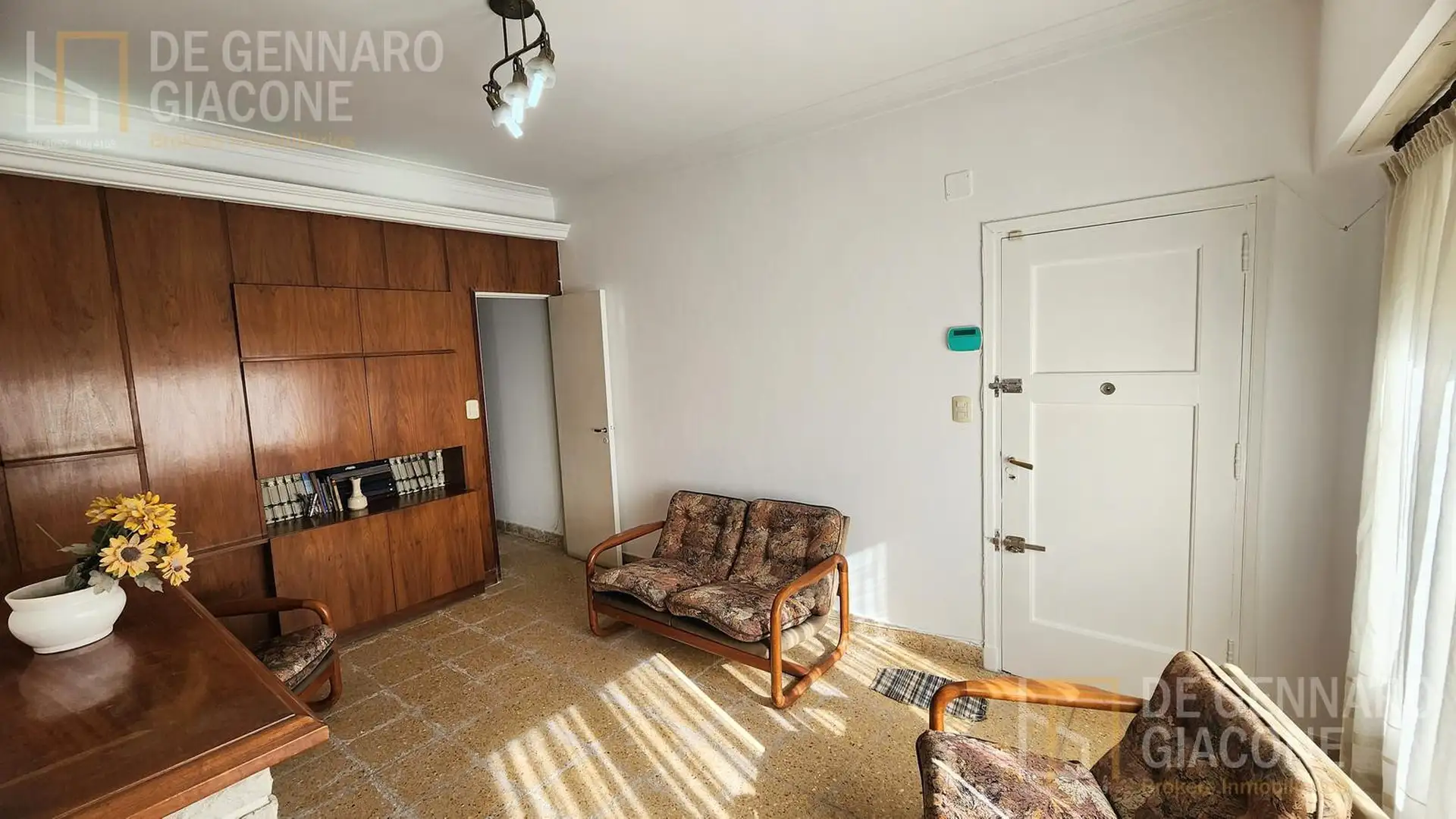 Chalet en esquina sobre lote propio con gran potencial
