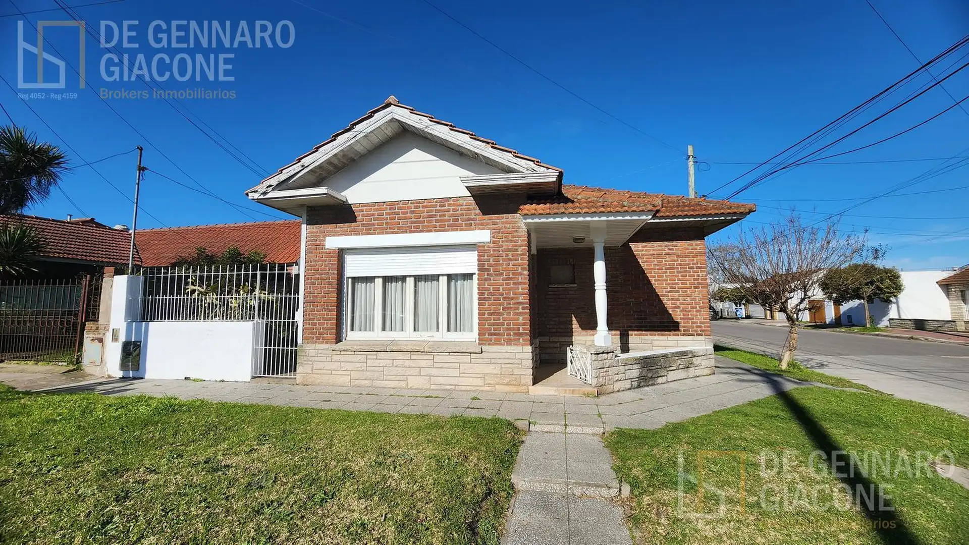 Chalet en esquina sobre lote propio con gran potencial