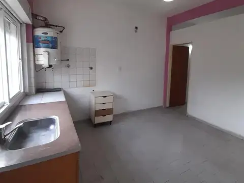 Alquiler Departamento 1 amb con pequeña division - S.Justo (Ctro)