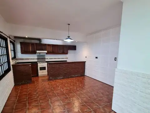 ALQUILER DE PH 3 AMB. CON OFICINA EN TAPIALES, LA MATANZA