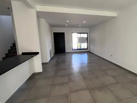 Depto Tipo Casa en Alquiler de 4 ambientes