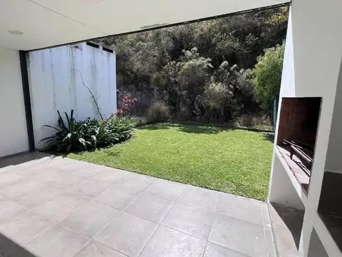 Depto Tipo Casa en Alquiler con 2 cocheras
