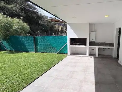 Depto Tipo Casa en Alquiler con 2 cocheras