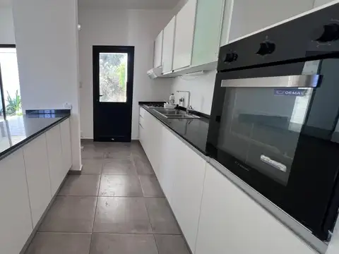 Depto Tipo Casa en Alquiler en Centro, $ 1.950.000