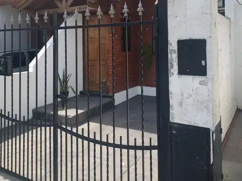Duplex de dos ambientes en venta en Villa Luzuriaga