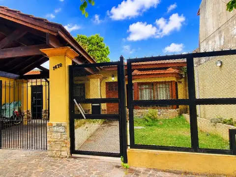 CASA VENTA BANFIELD FONDO VERDE GARAGE QUINCHO