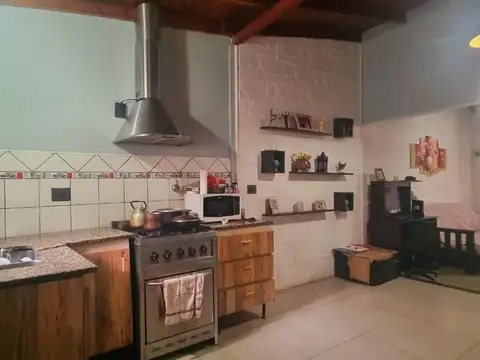 CASA VENTA BANFIELD FONDO VERDE GARAGE QUINCHO