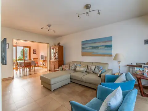 Casa Nueva 6 ambientes  jardín  parrilla cochera