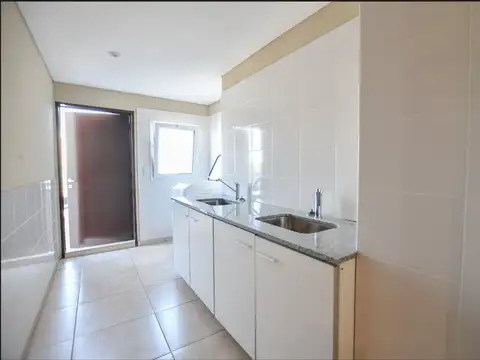 Monoambiente en venta Bernal Centro con cochera