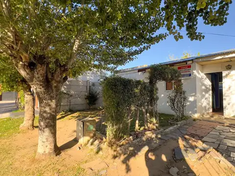 CASA DE BARRIO EN Bº 17 DE AGOSTO 3 DORM.