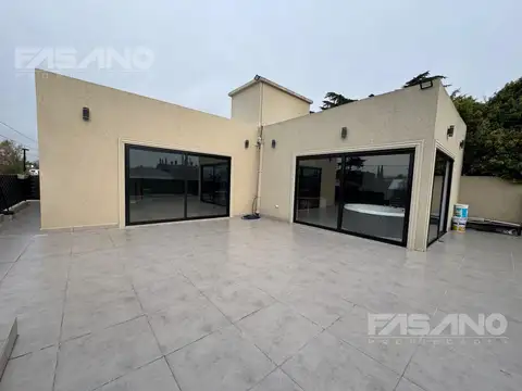 PH 5 AMB. CON LUJOSO DISEÑO EN VENTA - VILLA BALLESTER