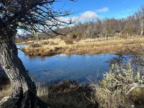 Fraccion con costa de rio - Trevelin - Patagonia
