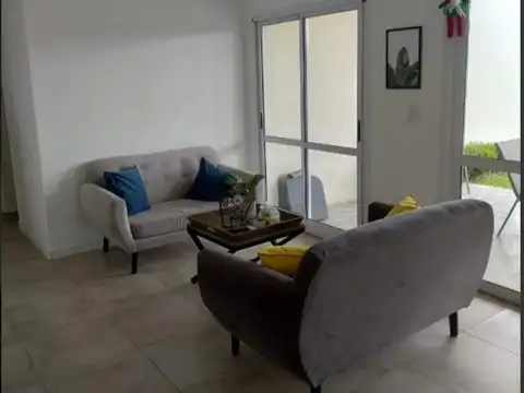 Casa en Alquiler Temporal con 2 cocheras